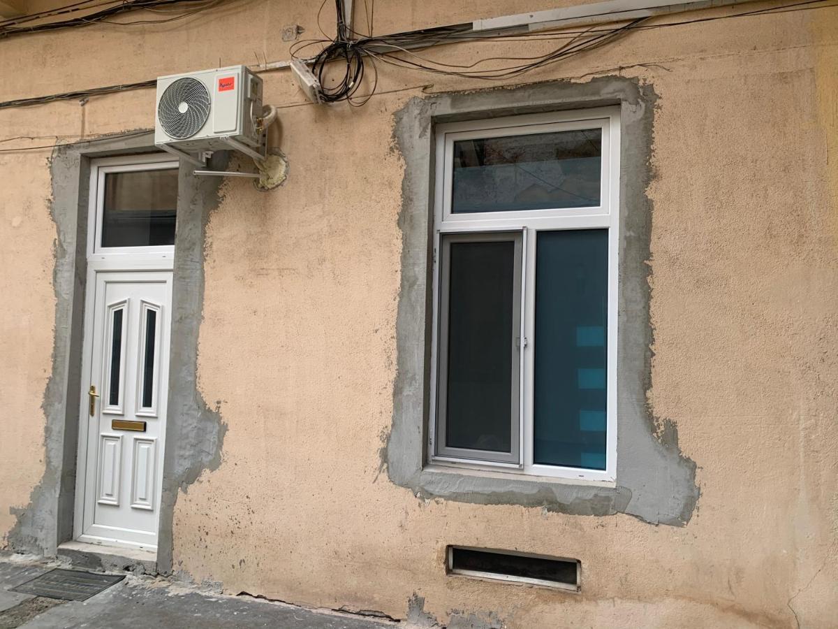 Young Downtown Apartment Arad Exterior photo